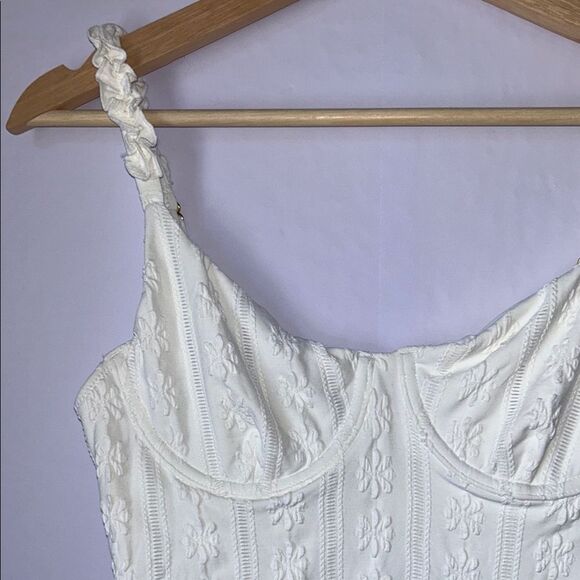 NWT LPA White Tonal Floral Textured One-Piece Swimsuit Medium - Picture 4 of 8